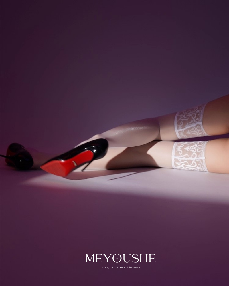 Veloria – Vintage Baroque Lace Top Anti-Slip Thigh-High Stockings – Elegant, Retro & Secure